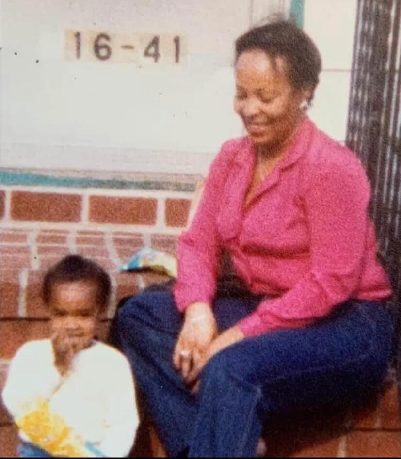 Shanah (l), Marion (r) in an undated photo